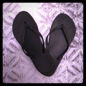 Old navy black flip flops for the lake!